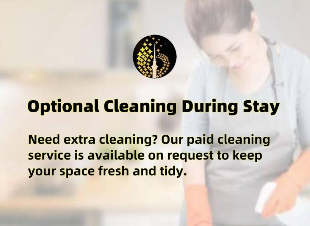 Stylish 2BR City Retreat with Cityscape Views, Pool & Gym - Resim 45