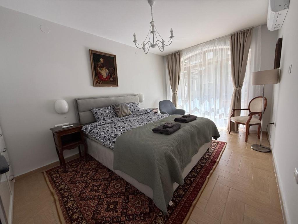 Postel nebo postele na pokoji v ubytování Next to the Ski Lift Downtown Bansko