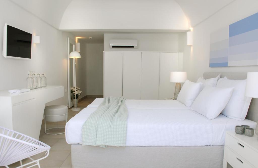 Aqua Blue Beach Hotel - 3