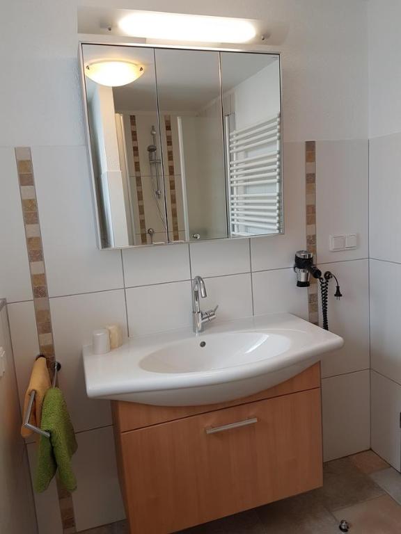 Hotel Garni Fuhrhop - Family Room With Private Bathroom