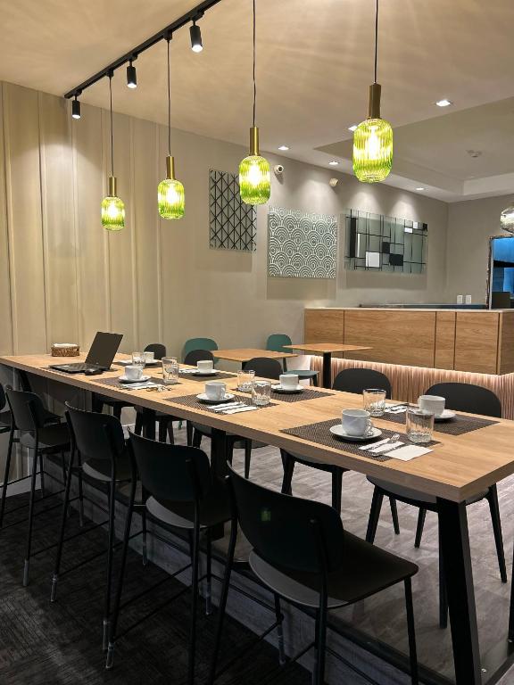 a large conference room with a large table and chairs at Hotel Balfers in Montevideo