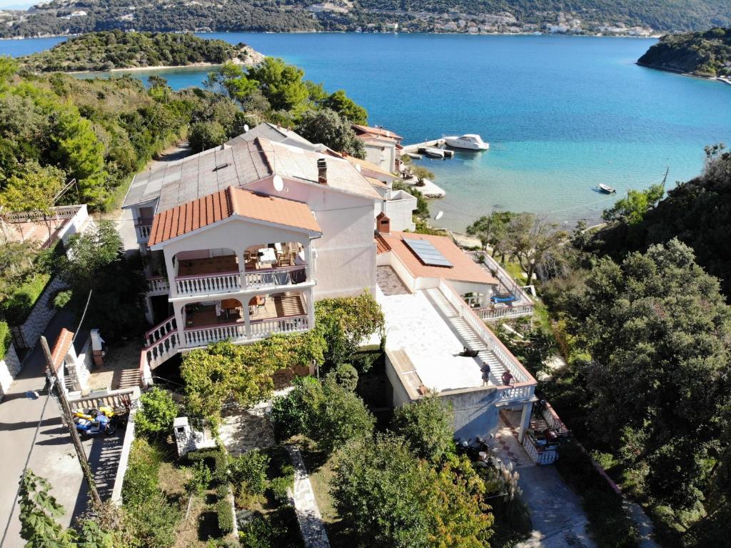 Apartments by the sea Supetarska Draga - Gonar, Rab - 24851