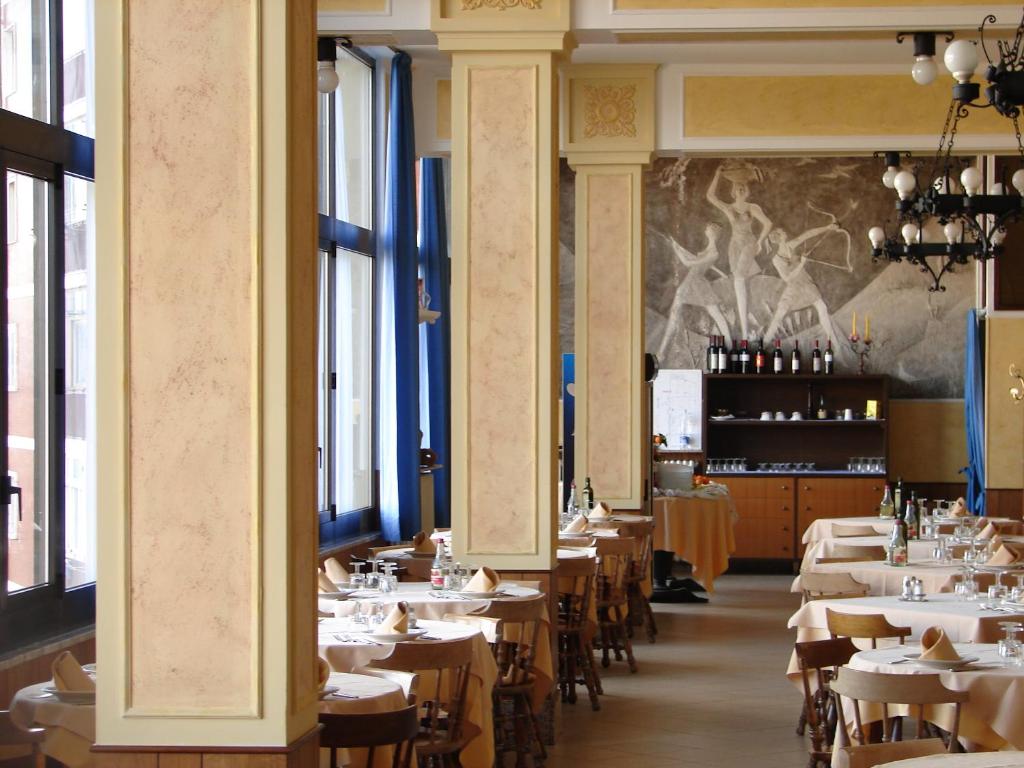 Restaurace v ubytování Tourist Hotel