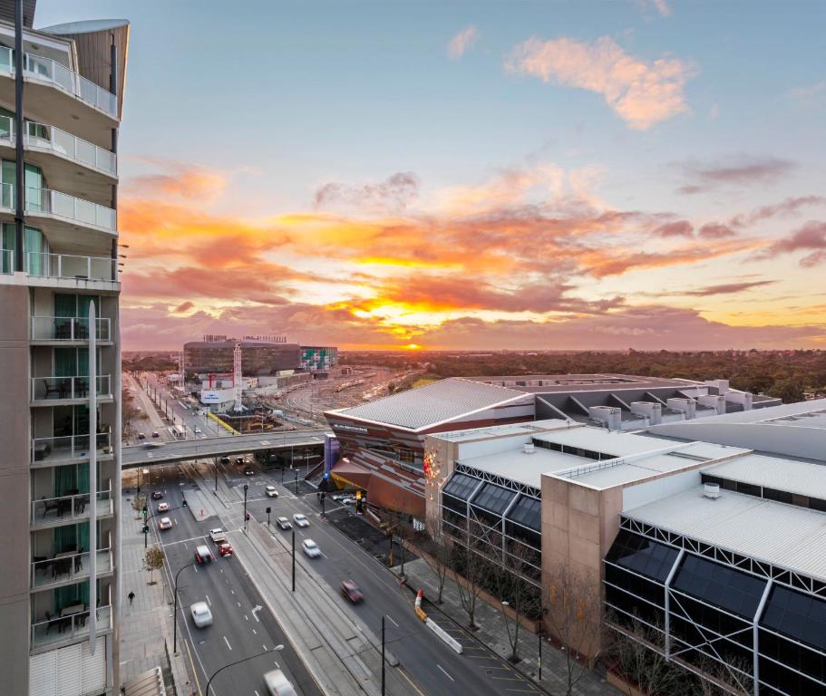 Oaks Adelaide Horizons Suites - Resim 38
