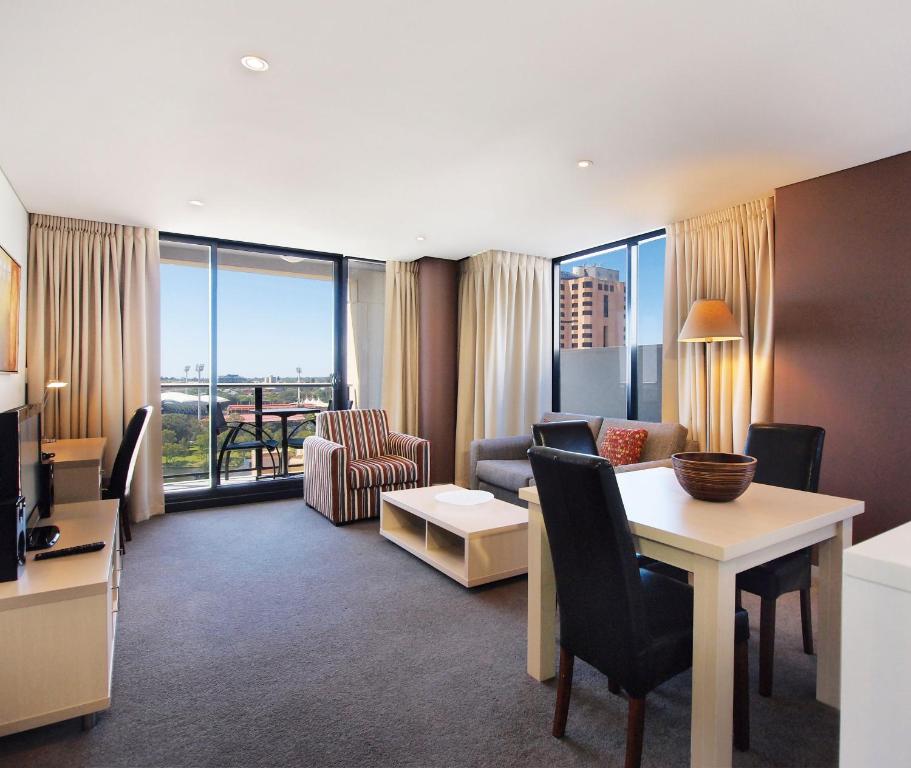 Oaks Adelaide Horizons Suites - Resim 35