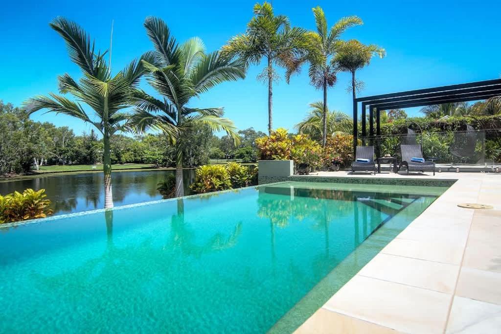 Πισίνα στο ή κοντά στο Tranquility by the Lake - Luxury Home Port Douglas