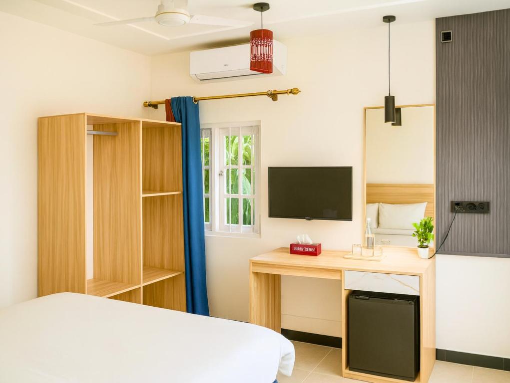 Televiisor ja/või meelelahutuskeskus majutusasutuses Scuba Haven Fuvahmulah Dive Guest House