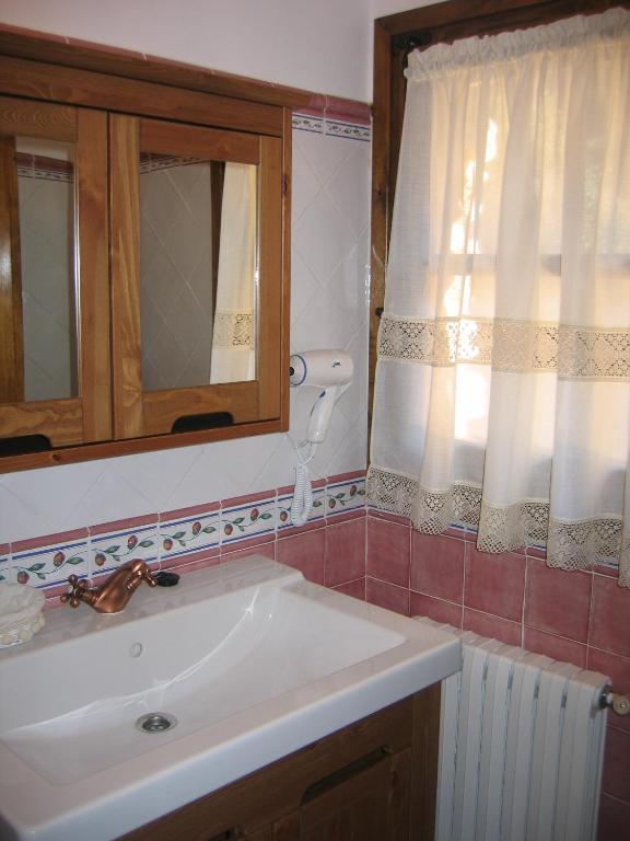 Un baño de Hotel de Montaña Cueva Ahumada