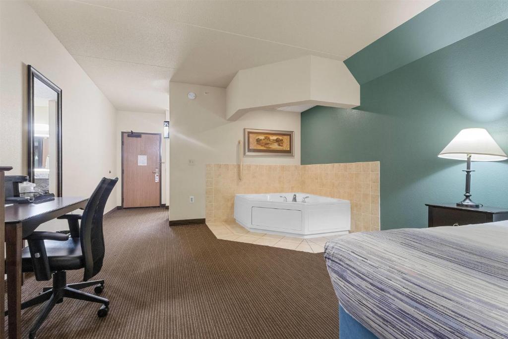 AmericInn by Wyndham Green Bay East - キング スタジオスイート（禁煙）
