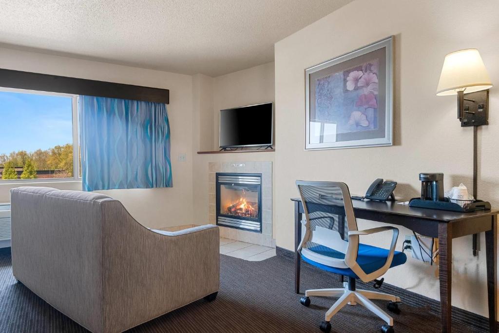 AmericInn by Wyndham Green Bay East - Suite Estudio Con 2 Camas Grandes - No Fumadores