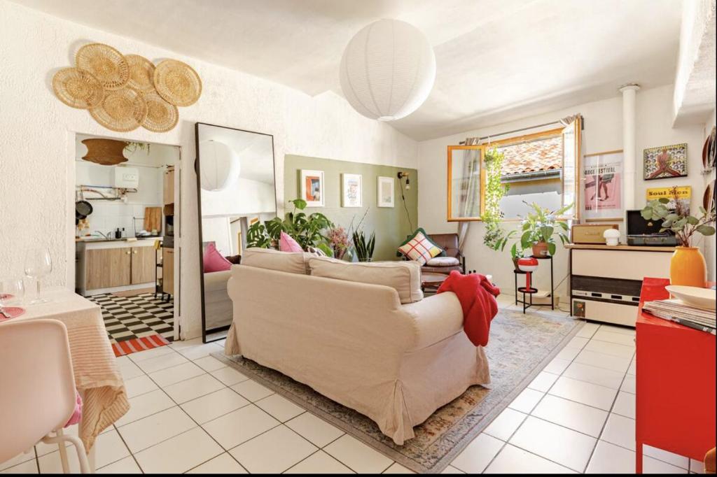 Posezení v ubytování female private room in Montpellier City Center