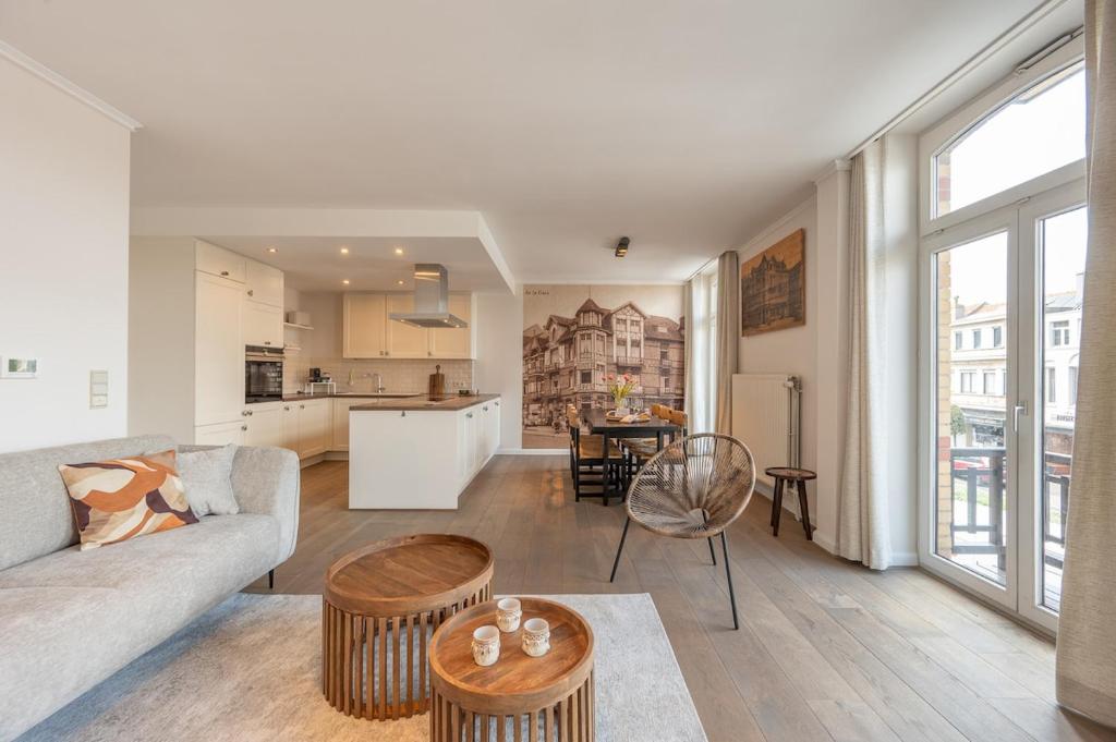 a living room with a couch and a table at Au Louvre De Haan in De Haan