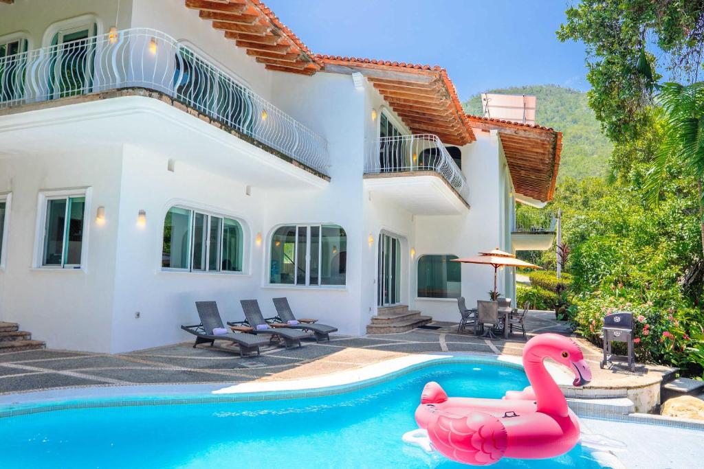 Bazén v ubytování Villa Martha Garza Blanca - Private Heated Pool nebo v jeho okolí