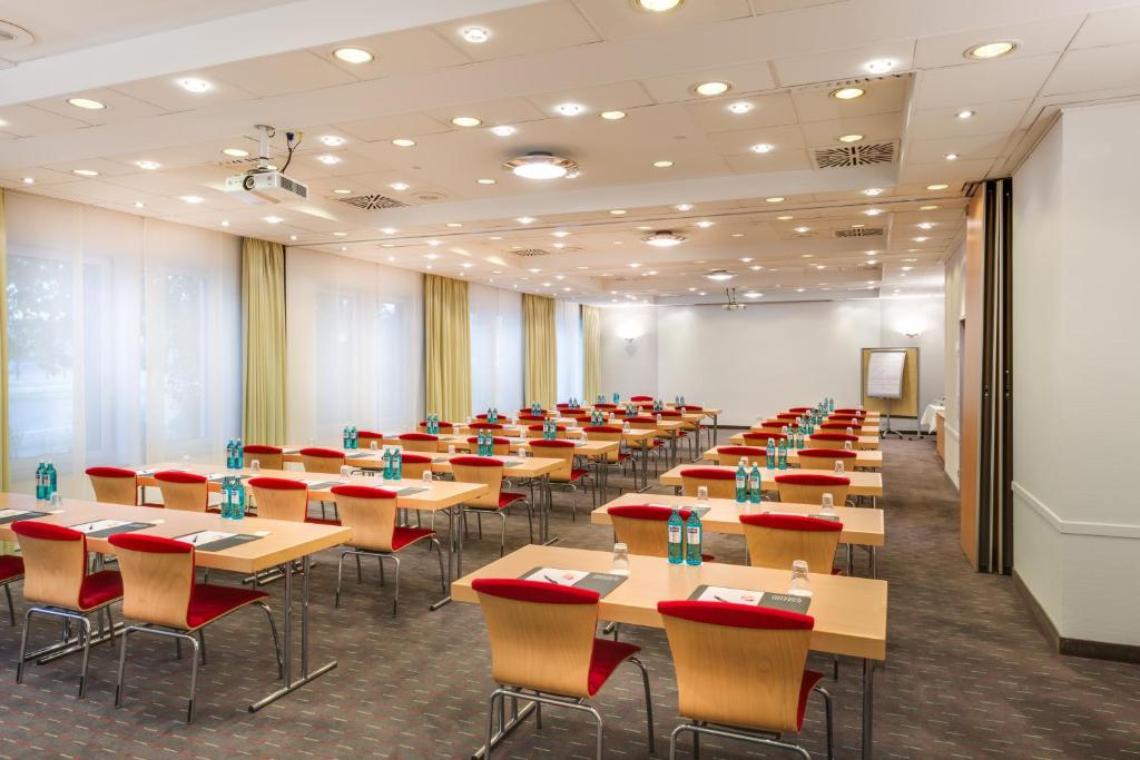 Novina Hotel Wöhrdersee Nürnberg City - Resim 31