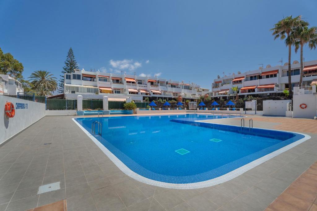 a large swimming pool in the middle of a building at Hand Made Suite Costa del Silencio in Costa Del Silencio