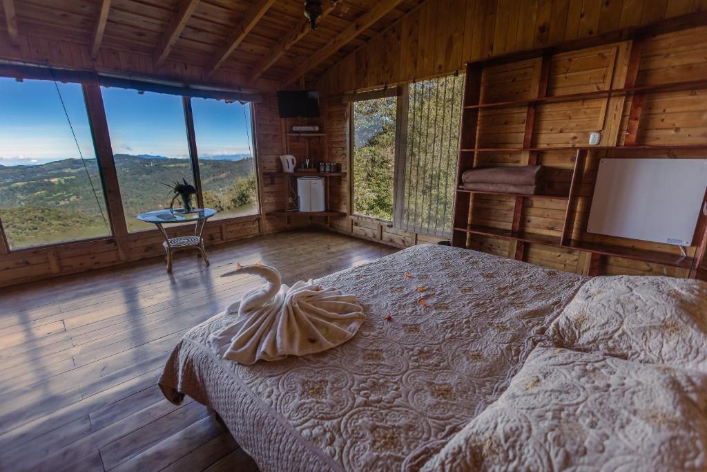 Postel nebo postele na pokoji v ubytování Paraíso Quetzal Lodge