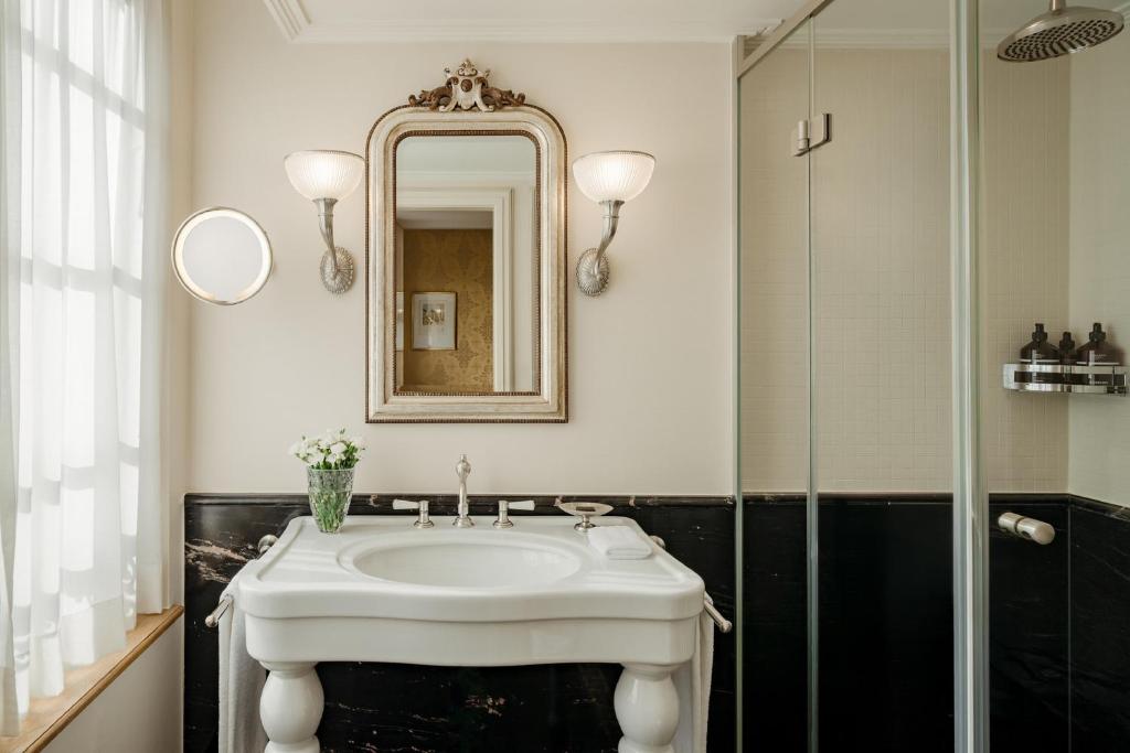 Grand Hotel LES TROIS ROIS - Resim 30