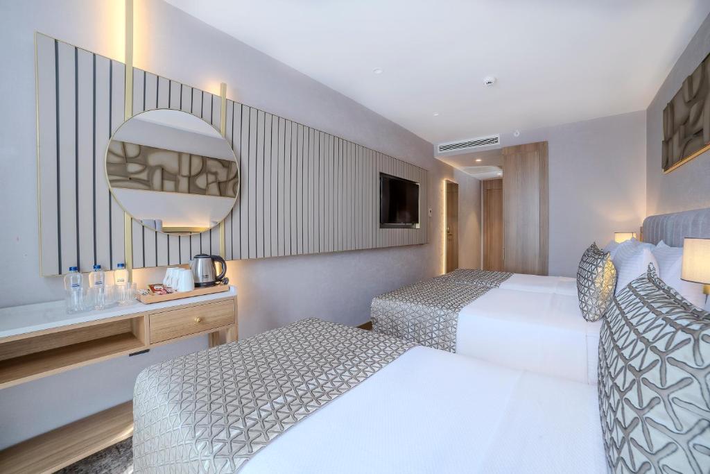 Lions Royal Hotel - 7