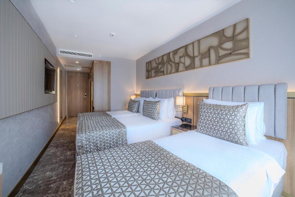 Lions Royal Hotel - 5