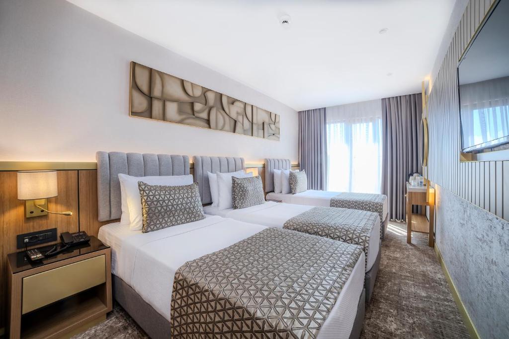 Lions Royal Hotel - 14