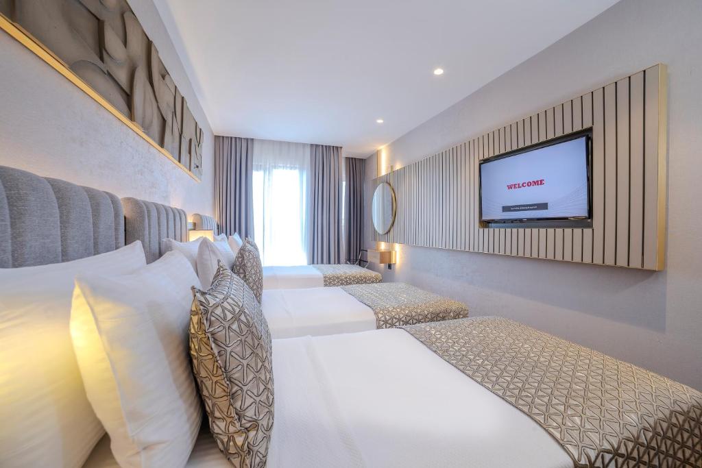 Lions Royal Hotel - 13