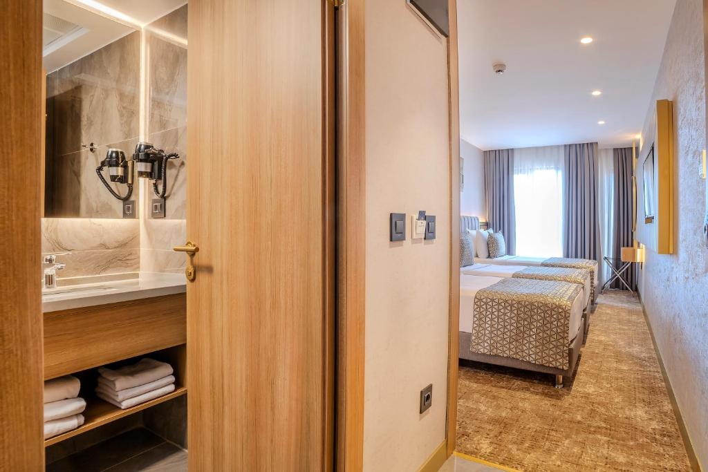 Lions Royal Hotel - 15