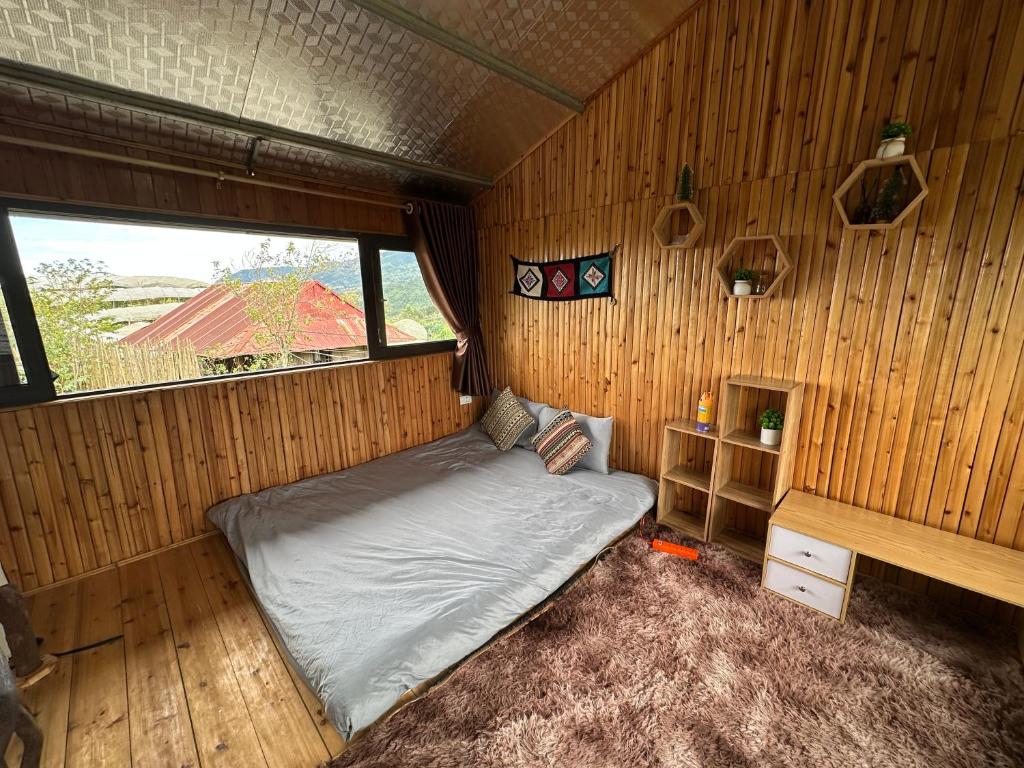 Giường trong phòng chung tại Lung Chung Doi Sapa - Homestay & Coffee Garden