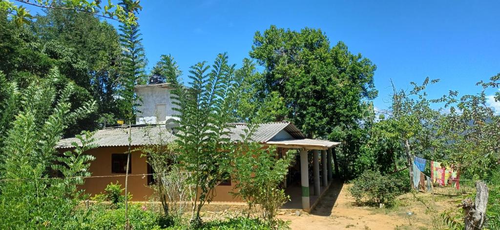 Κήπος έξω από το Birds Sanctuary Home Stay
