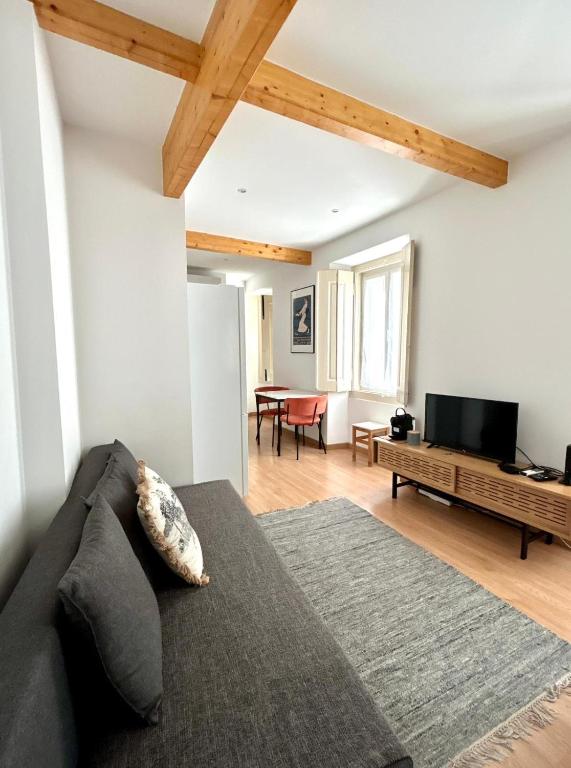 RSRC NEW AC Central & Bright 1BR apartment