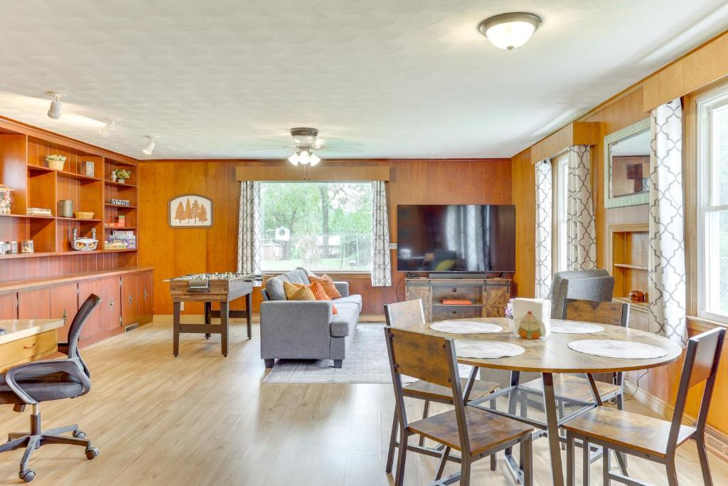 a living room with a table and chairs at 4 Mi to Main Street! Family Getaway in Zanesville in Zanesville