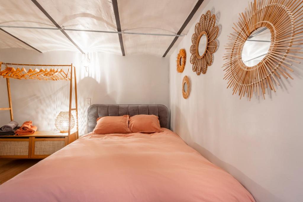a bedroom with a bed and a mirror on the wall at Charming cocon, well-located Apartment 2 rooms in Malakoff
