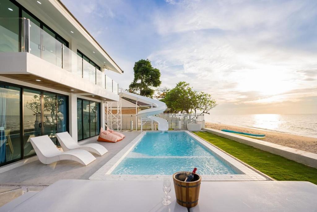 Πισίνα στο ή κοντά στο SeaTime Beachfront Chaam