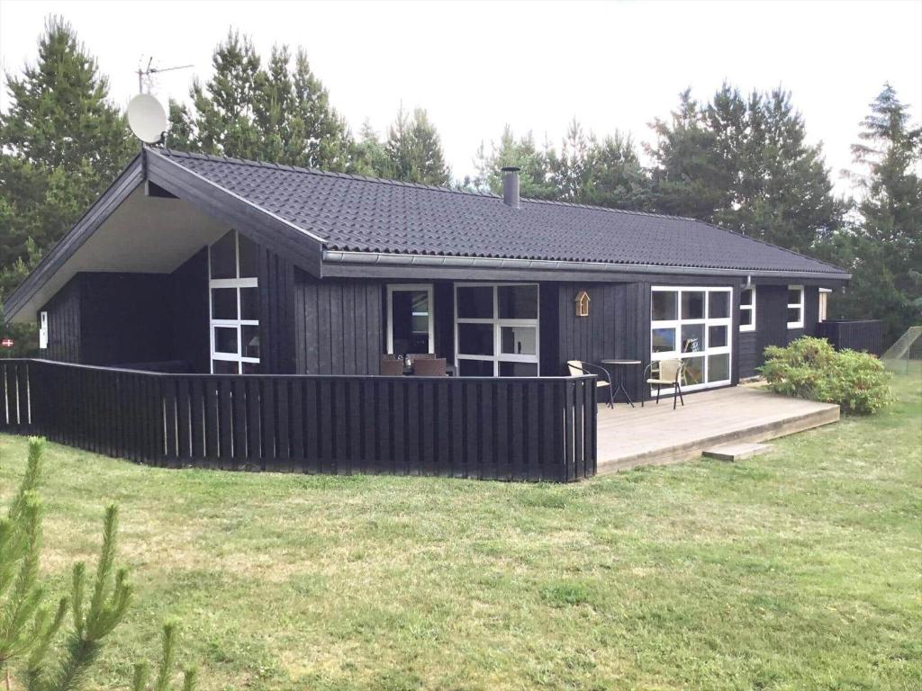 Το κτήριο όπου στεγάζεται  η παραθεριστική κατοικία