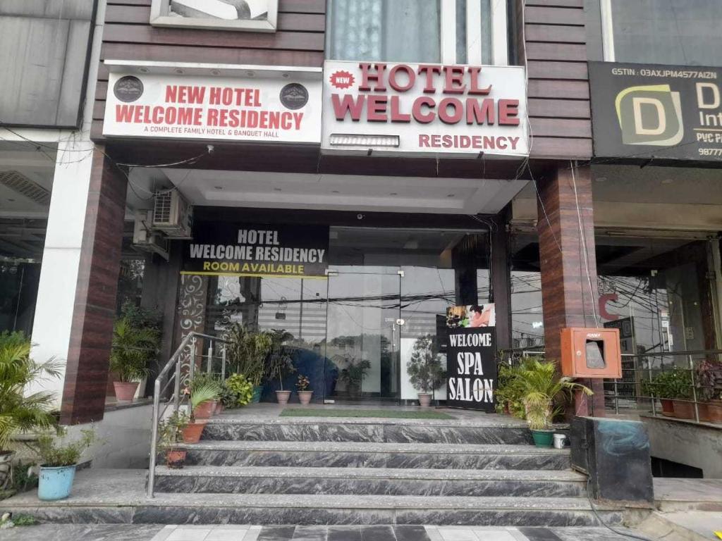 Η πρόσοψη ή η είσοδος του Collection O Kalka - Shimla Crossway Formerly Welcome Residency