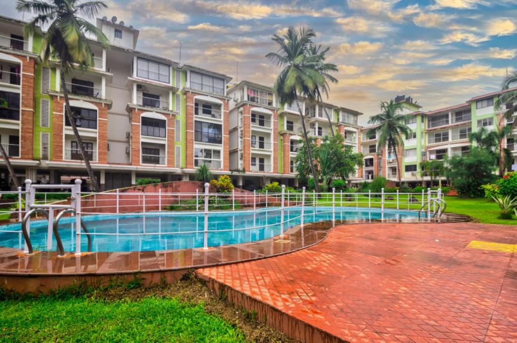 Πισίνα στο ή κοντά στο Stylish 2BHK Poolside Retreat With AC -Luxury