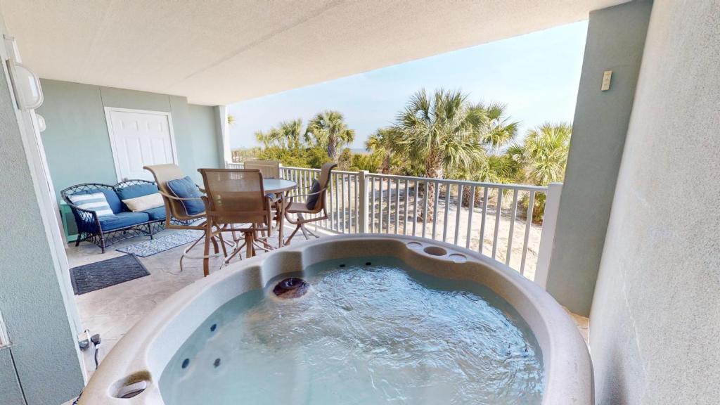 Balkón nebo terasa v ubytování Fort Screven Villas 102 by Tybee Vacation Rentals