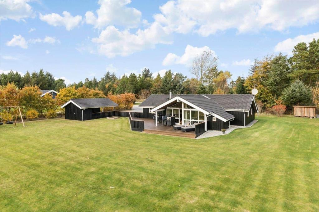 Το κτήριο όπου στεγάζεται  η παραθεριστική κατοικία