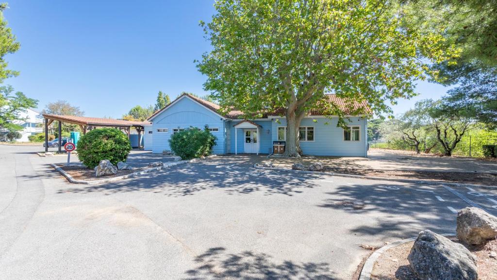 Campanile NATURE - Marseille Saint-Antoine - Resim 24