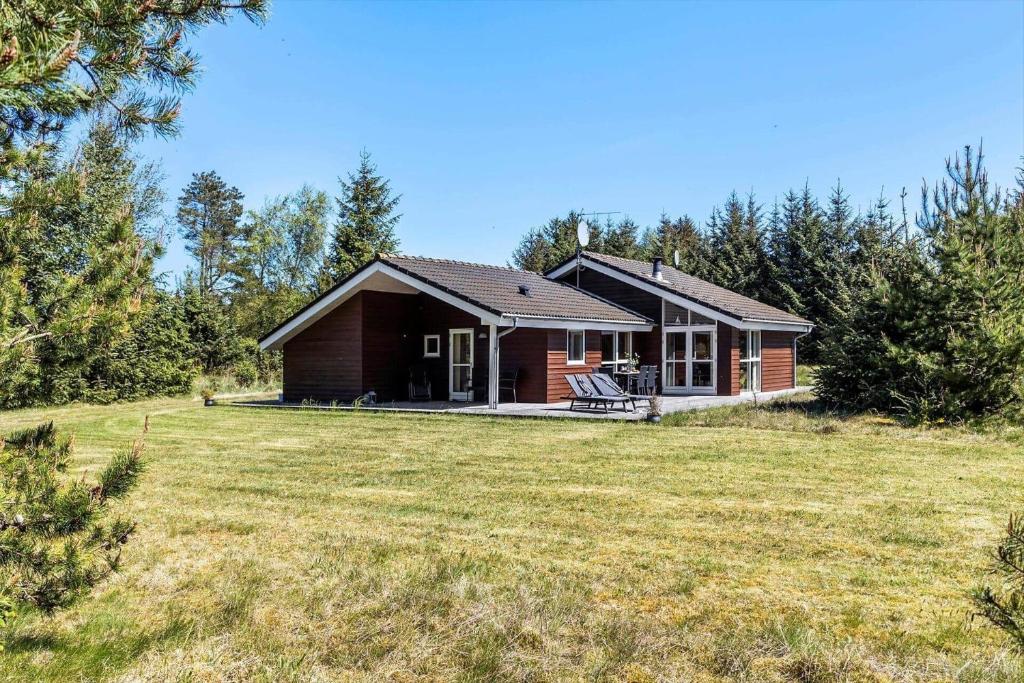 Το κτήριο όπου στεγάζεται  η παραθεριστική κατοικία