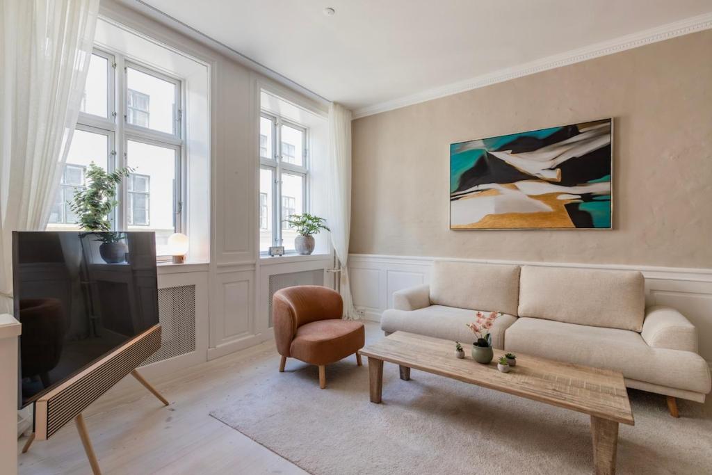 Μια τηλεόραση ή/και κέντρο ψυχαγωγίας στο Modern Central