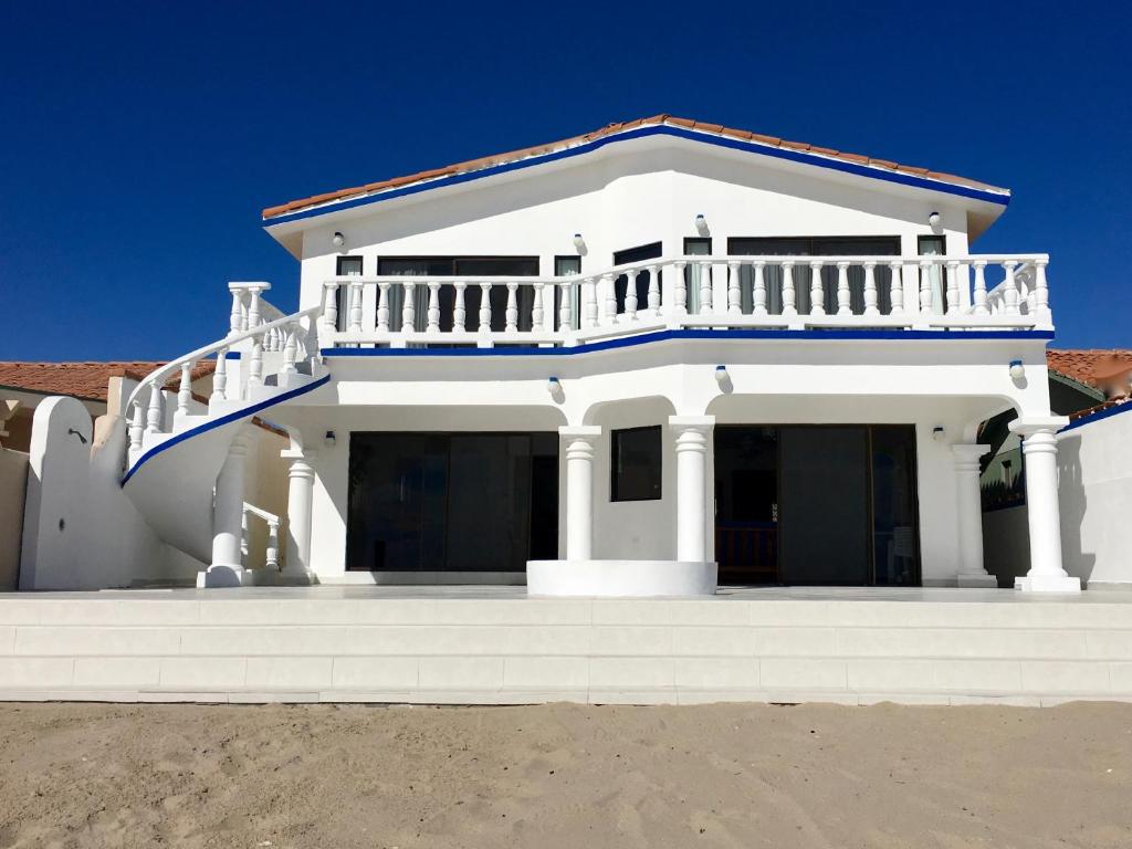 Gallery image of E-105 at Playa Encanto Scenic Gem Ocean Front Home in Playa Encanto