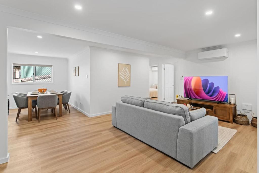 Spacious Dual Retreat Balcony near RBWH and CBD