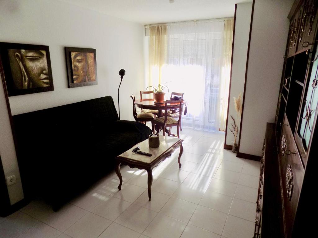 Μια τηλεόραση ή/και κέντρο ψυχαγωγίας στο Alojamiento AJO con piscina y tenis - Ajo Palace