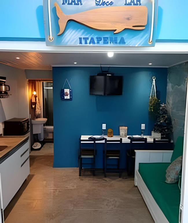 a restaurant with a table in a blue wall at Apto Climatizado com varanda próximo a praia in Itapema