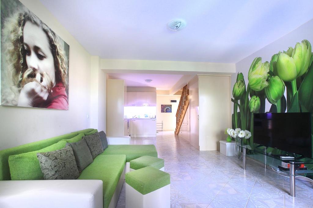 Blue Dream Deluxe Maisonette