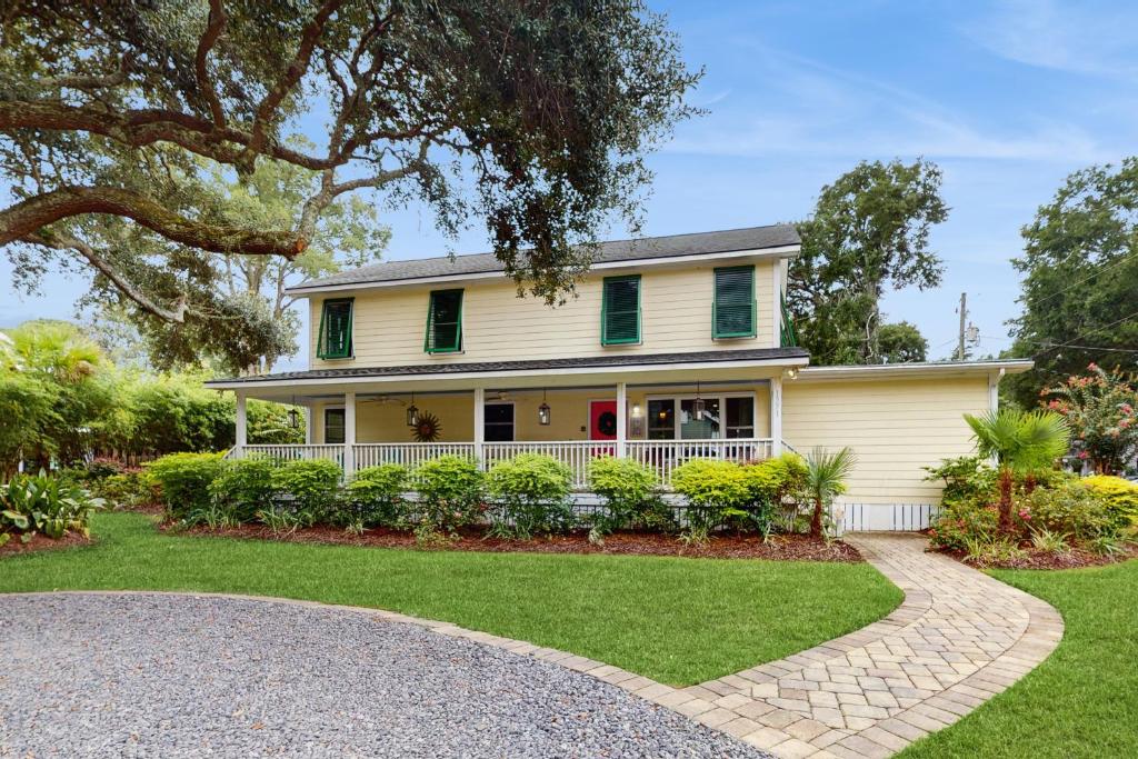 Κήπος έξω από το Pherigo Chateau