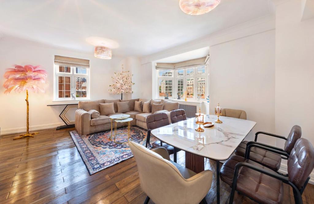 a living room with a table and chairs at ROYAL Apartment in HARRODS in London