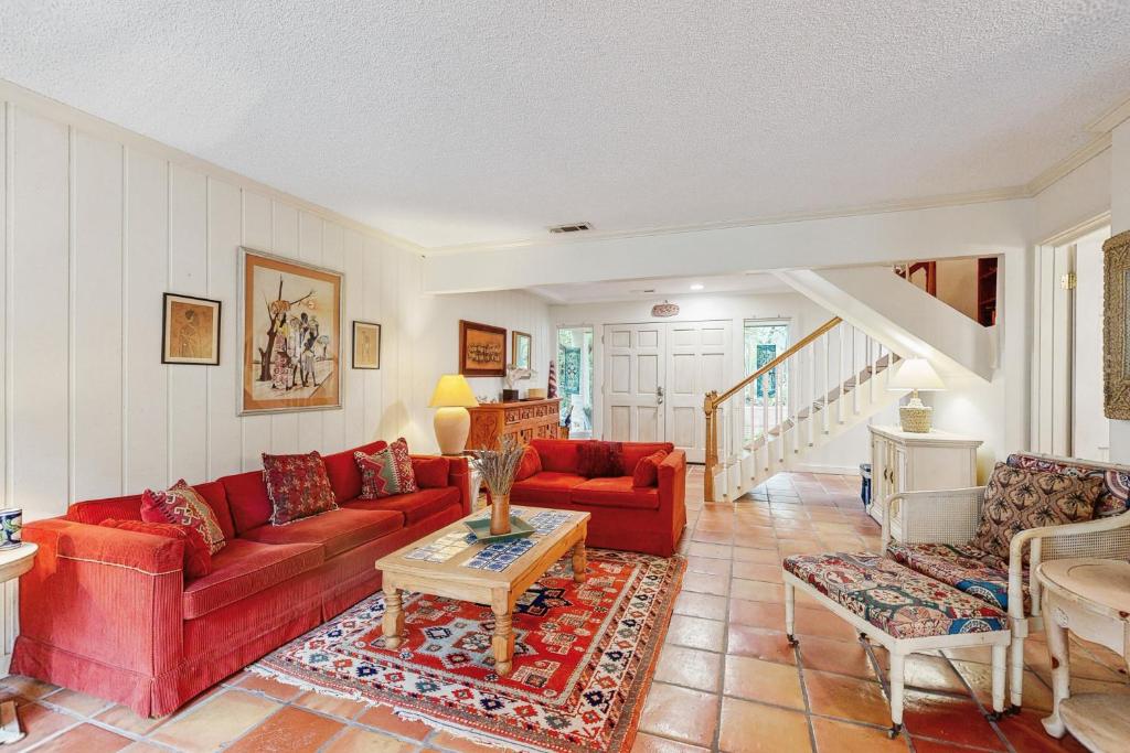 Χώρος καθιστικού στο Spacious 3BR/3BA Dog-Friendly Condo with Pool - Fernandina Beach Access