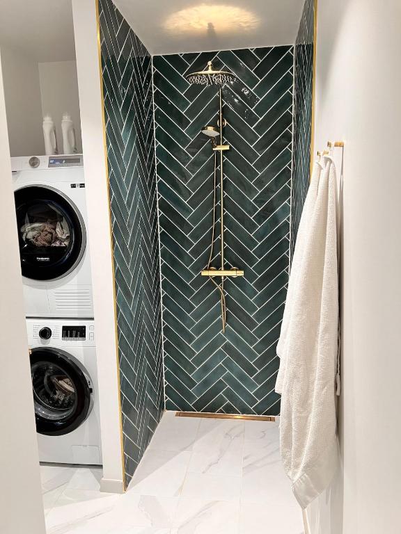 a laundry room with a washer and dryer at Central Odense Hideaway – Courtyard Apartment in Odense