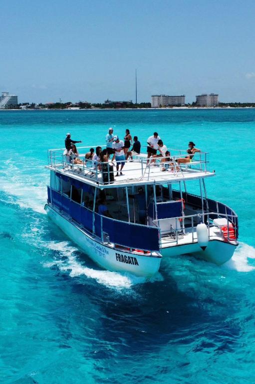 Catamaran Fragata Cancun, Cancún (updated prices 2026)